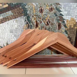 Wooden Clothes Hangers Set